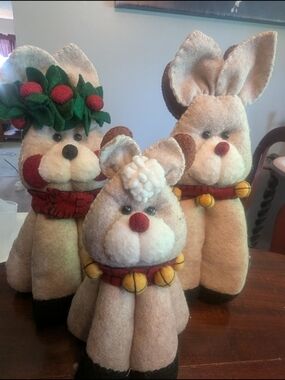 3 STUFFED  CHRISTMAS RAIN DEER FAMILY HALLWAY SET